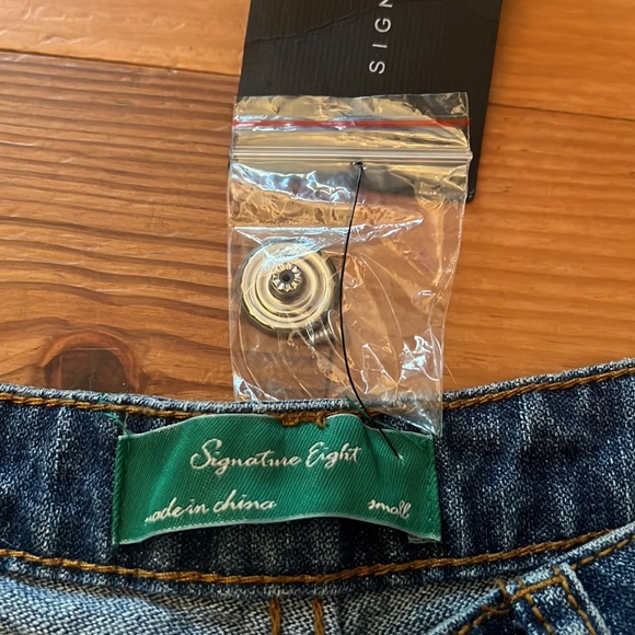 NWT Ripped Jeans - Picture 6 of 7